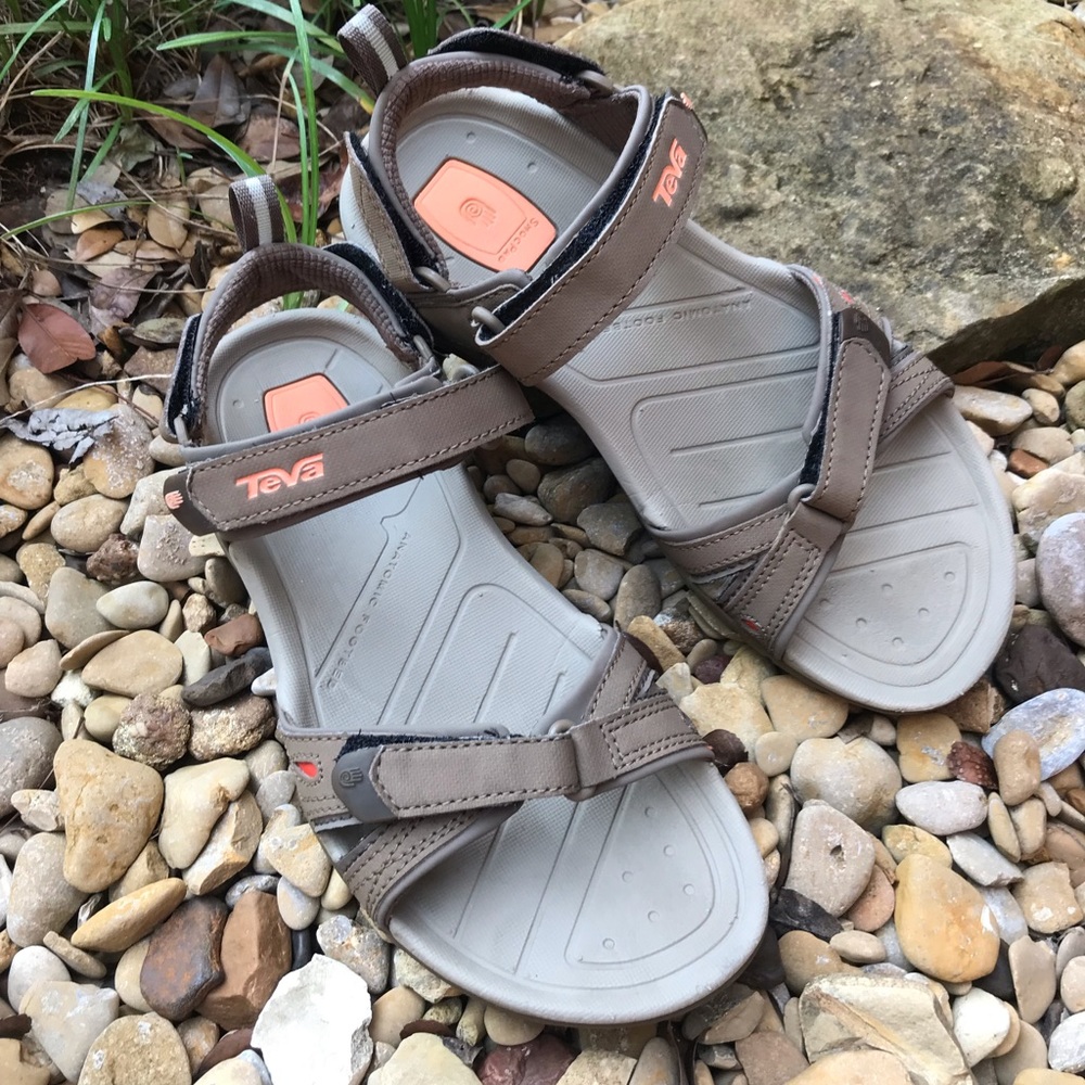 Women’s Teva Numa Sandals - size 7